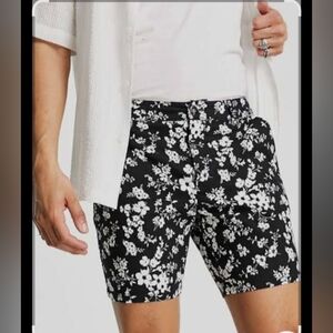 ASOS DESIGN slim chino shorts in shorter length Black & White Floral Shorts W3"